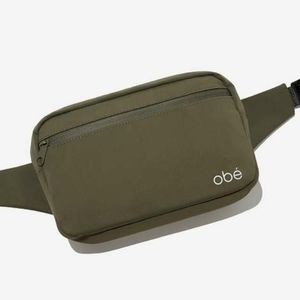 💖💖 NWT OBÉ Camera Bag/Waistbag ft. Front Zipper, Adjustable Straps